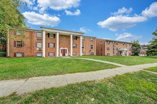 Grandin Court Apartments Photo 1