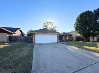 1408 Foxfire St, Moore, OK 73160