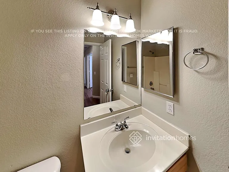 519 N Adelle — Photo 16