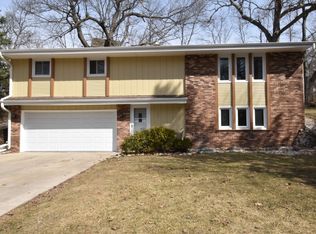 720 Coventry Ln, Hartland, WI 53029