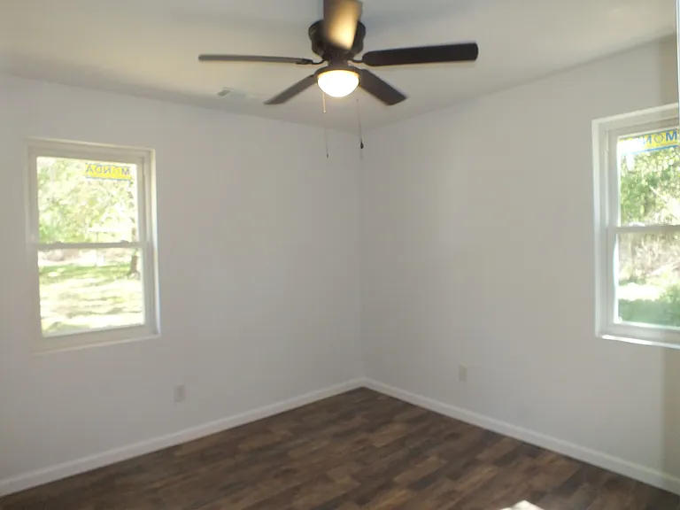 1256 Kings Hwy — Photo 9