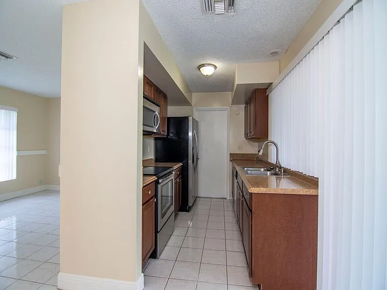 650 SE Evergreen Ter — Photo 17