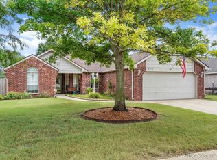 2113 W Oak St, Collinsville, OK 74021