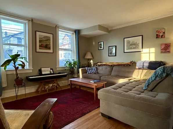 215 Maple St, Burlington, VT 05401