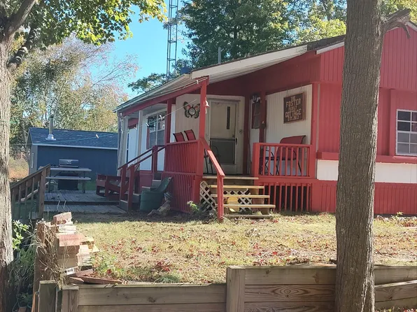 5376 Point Dr, Mecosta, MI 49332