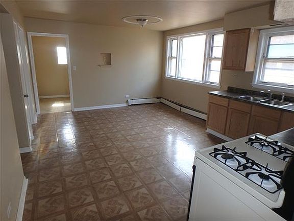 4th image of 15809 Carse Ave