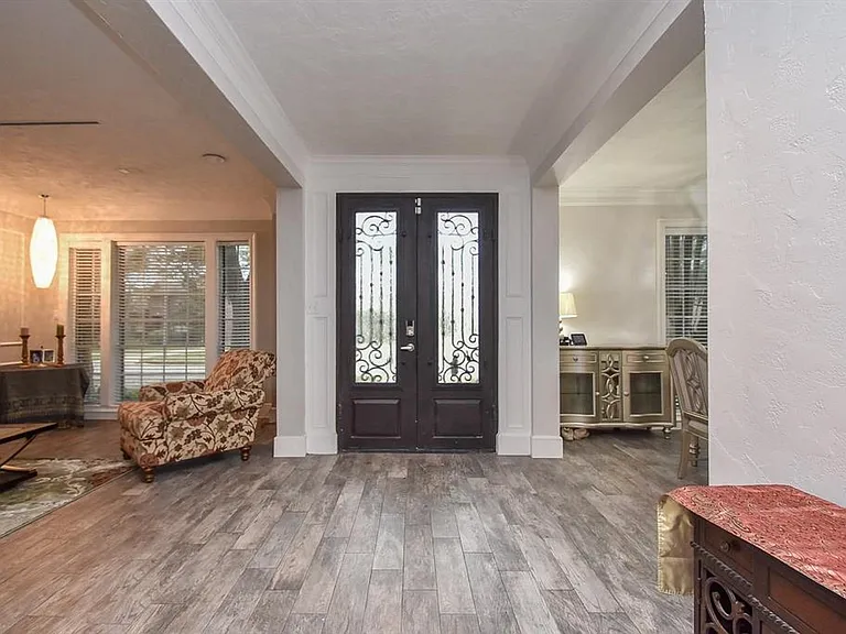 4526 Lakeside Meadow Dr — Photo 3