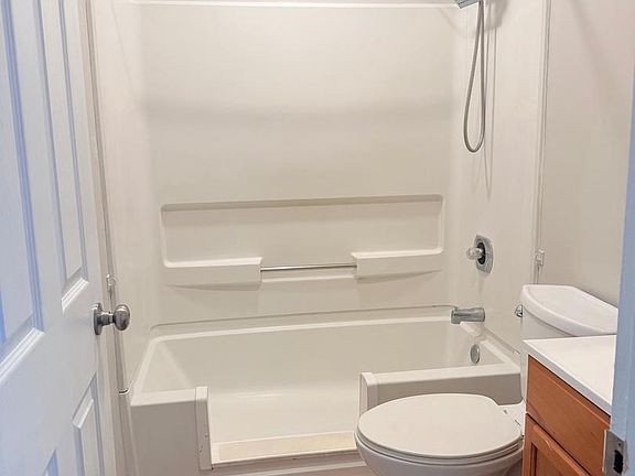 4th image of 21 Boxelder Ln