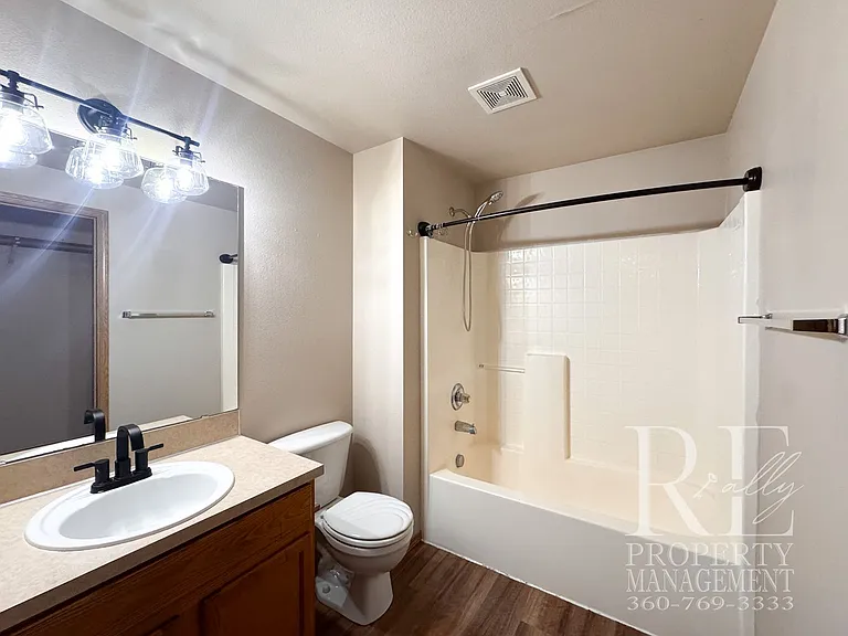 2090 NE Green Glen Ln — Photo 15