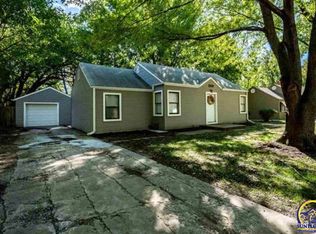 2132 SW Moundview Dr, Topeka, KS 66614