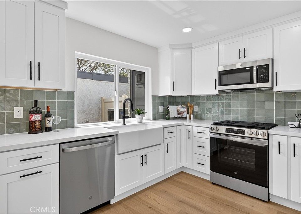 1st image of 1910 W Palmyra Ave Unit 112