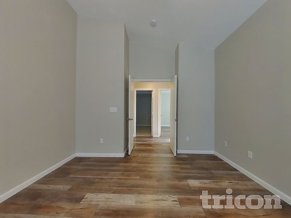 5th image of 857 E Saragosa St