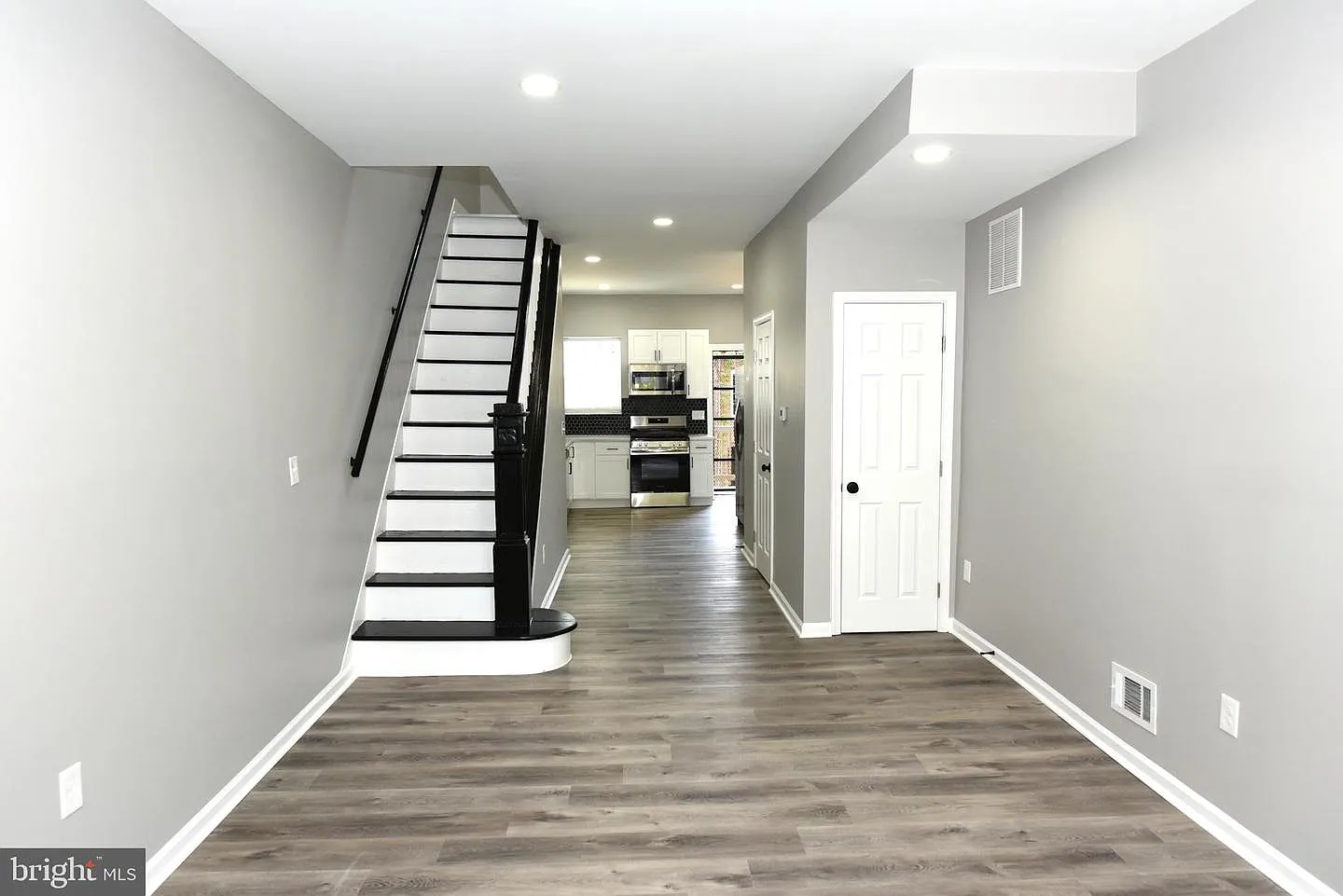 3 bed, 2.5 bath, 1200 sqft, $1,600 — Photo 2