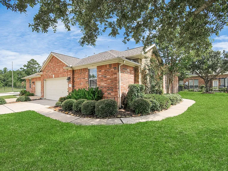 8624 Sunset Loch Dr — Photo 38