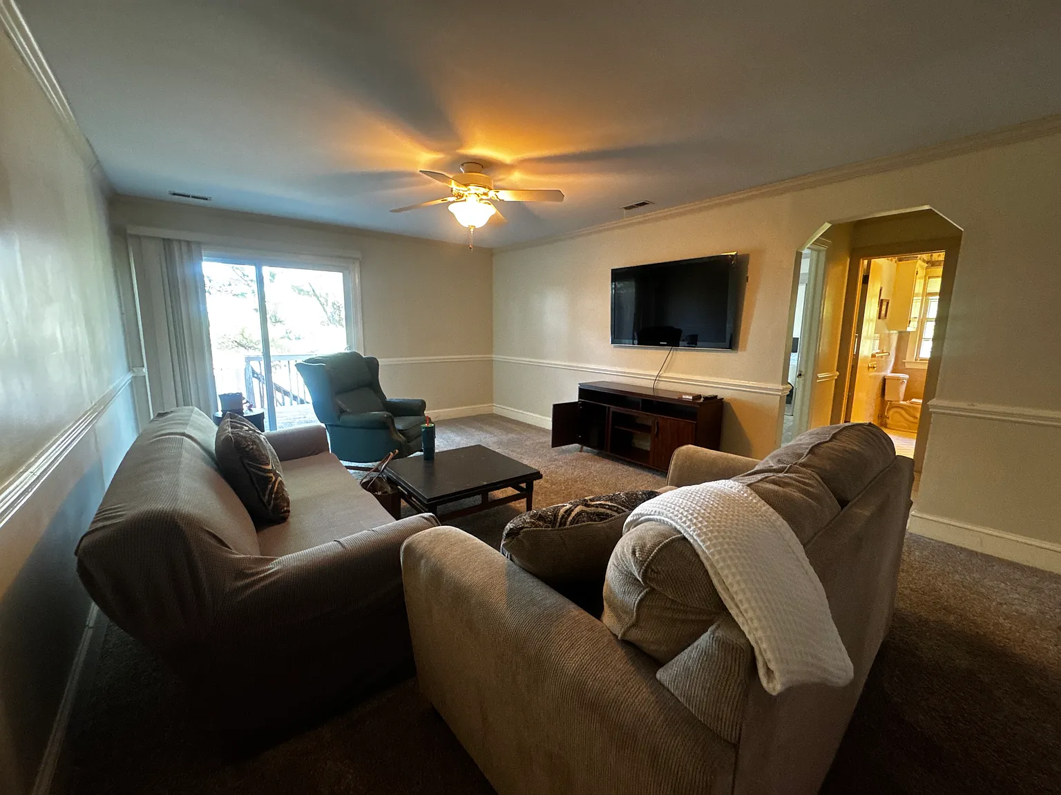 3 bed, 1300 sqft, $2,400 — Photo 4