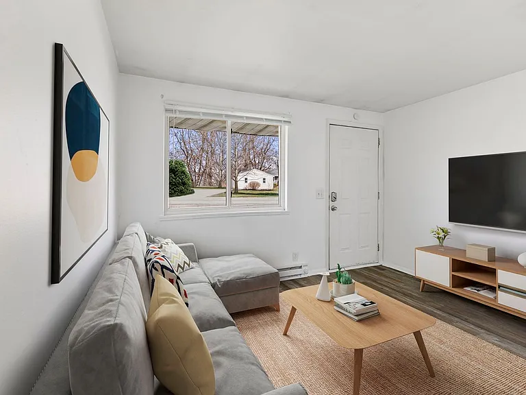 Hollyglen Apartments - Your Next Home in the Heart of Yorktown Schools — Photo 9