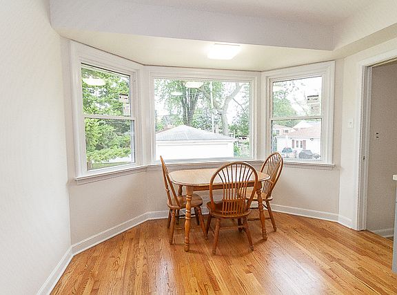 5th image of 1633 Kensington Ave