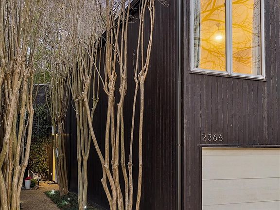 2nd image of 2366 Dunstan Rd