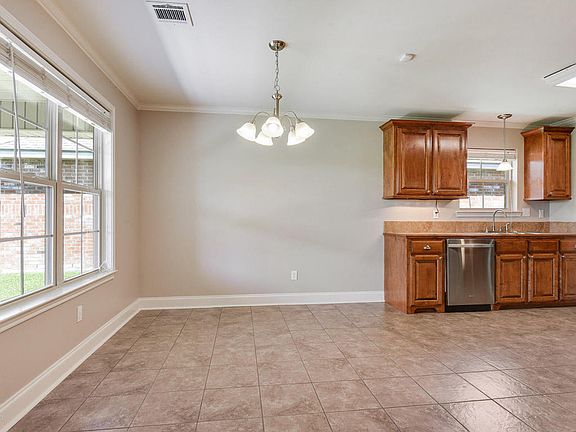 5th image of 108 Scarlet Oak Dr