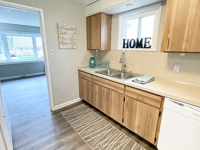 1740 Hanover St — Photo 16