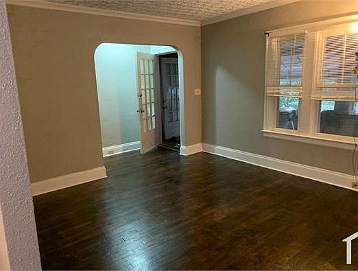 4th image of 2839 Avondale Ave
