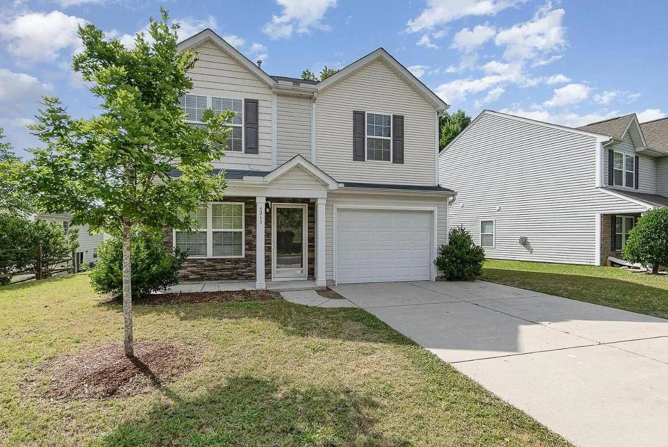 3 bed, 2.5 bath, 1600 sqft, $2,000 — Photo 2