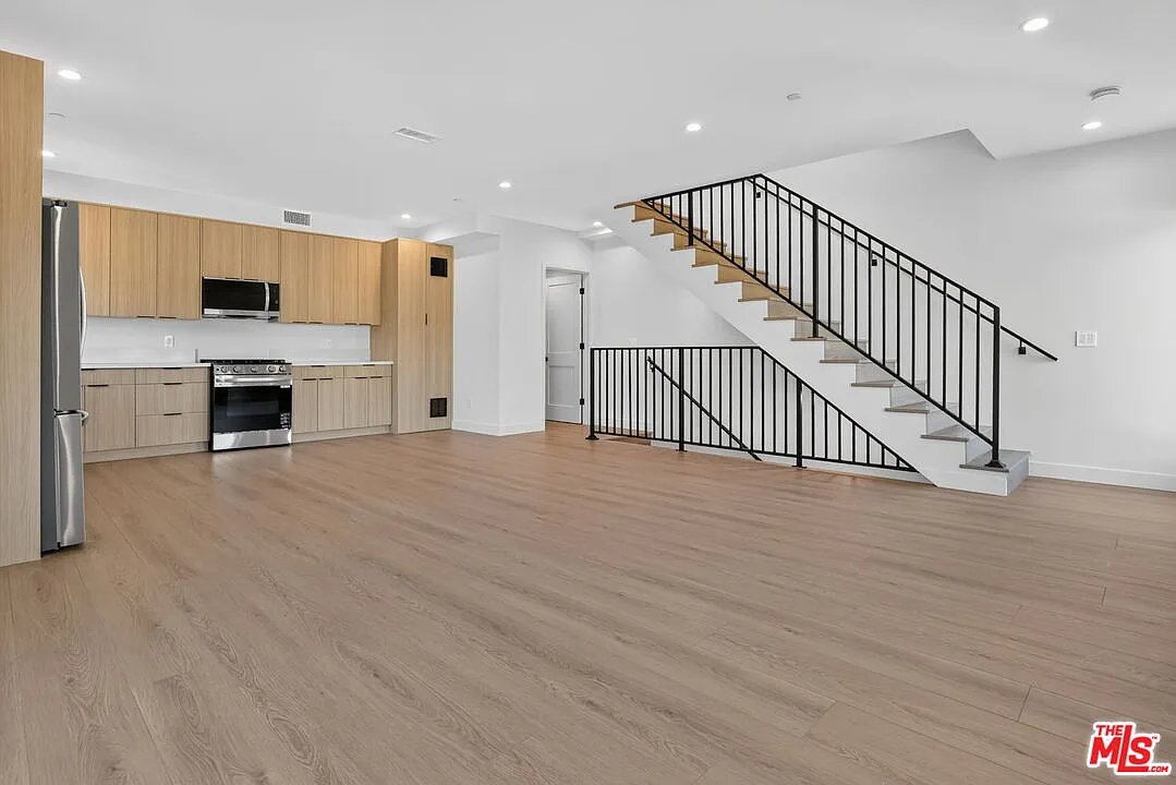 4 bed, 4.0 bath, 1854 sqft, $4,583 — Photo 1