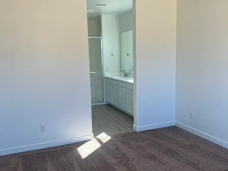 456 E Shellie Ct — Photo 10