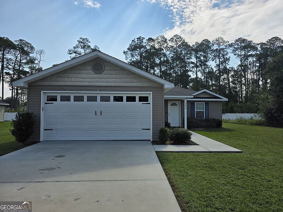 1st image of 294 Lakeside Cir