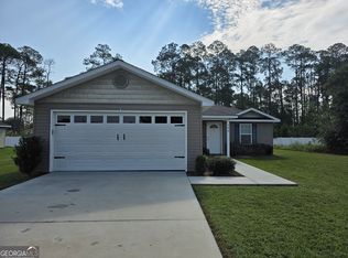 294 Lakeside Cir, Baxley, GA 31513