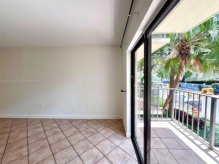 1250 Lincoln Rd #203 — Photo 3