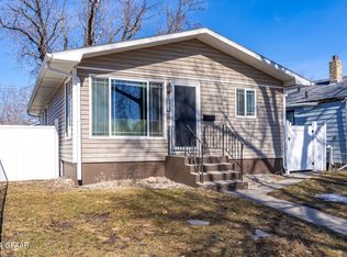 1716 6th Ave N, Grand Forks, ND 58203