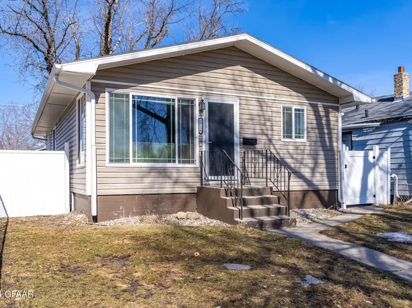 1716 6th Ave N, Grand Forks, ND 58203