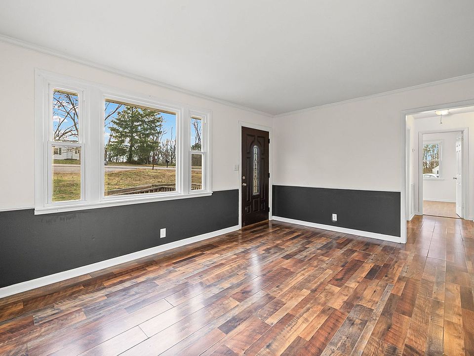 1st image of 2033 Laura Dr
