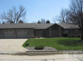 1314 7th St, Hull, IA 51239