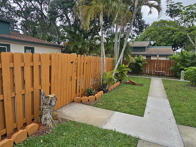 1016 Manor Dr #5C — Photo 6
