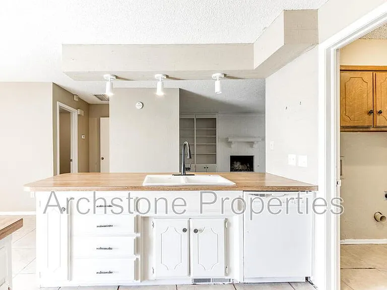 6605 Lyrewood Ln — Photo 9