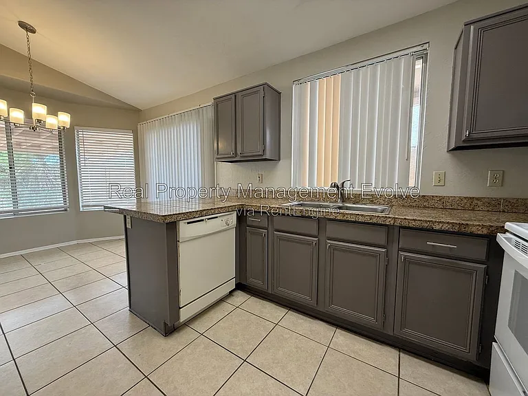 3725 E Taro Ln — Photo 13