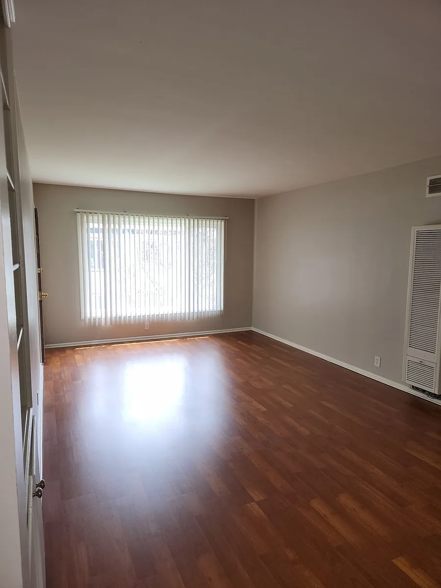 Building Photo - 613 E Washington Blvd #16