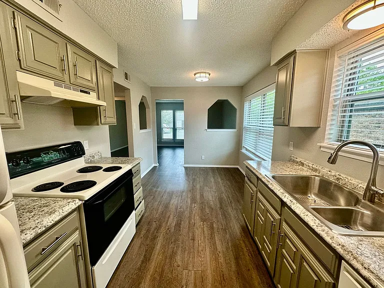 934 Cottonwood Trl — Photo 9