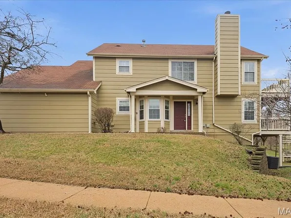 11997 Autumn Trace Ct, Maryland Heights, MO 63043