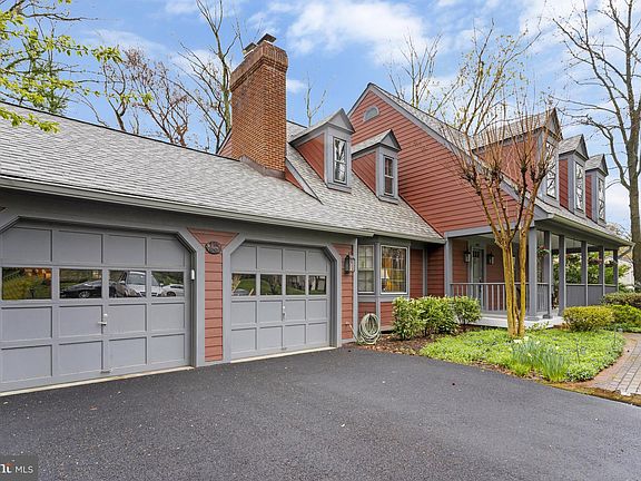 2nd image of 4885 Oakcrest Dr