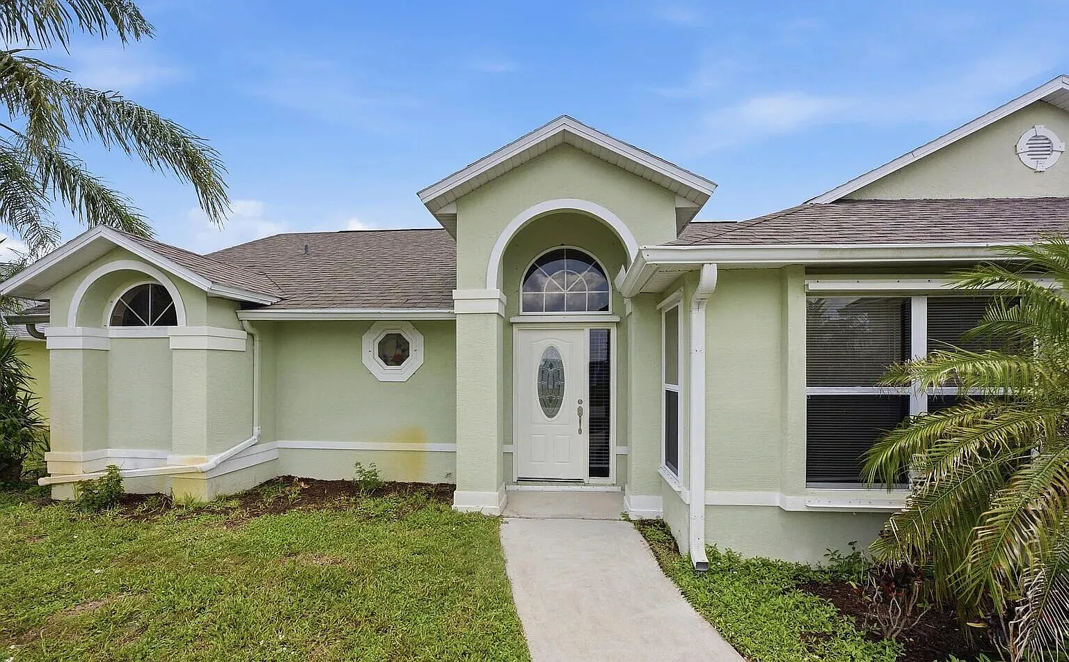 3 bed, 2.0 bath, 1837 sqft, $2,500 — Photo 2