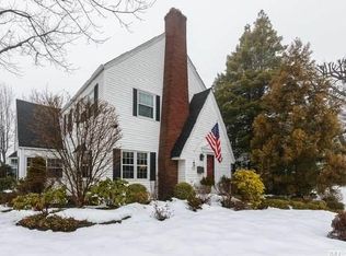 2 Kilburn Rd, Garden City, NY 11530