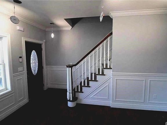 5th image of 828 Roosevelt St W