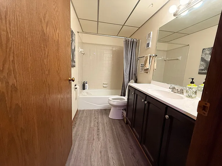 Wingra West Apartments — Photo 8