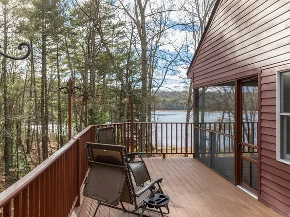 7 E Eagleville Ln, New Salem, MA 01355