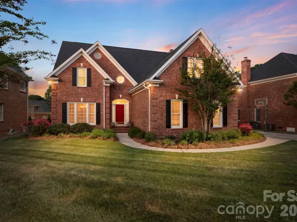 11511 Essex Fells Dr, Charlotte, NC 28277