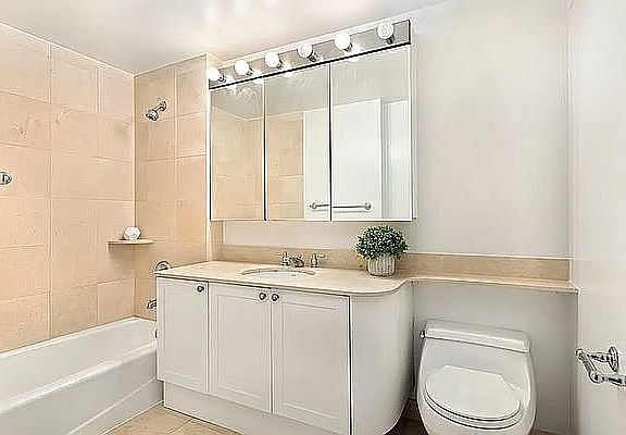 5th image of 308 E 38th St #4AA