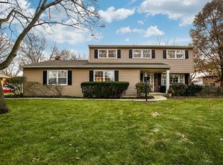 561 High Knob Dr, Wheaton, IL 60189